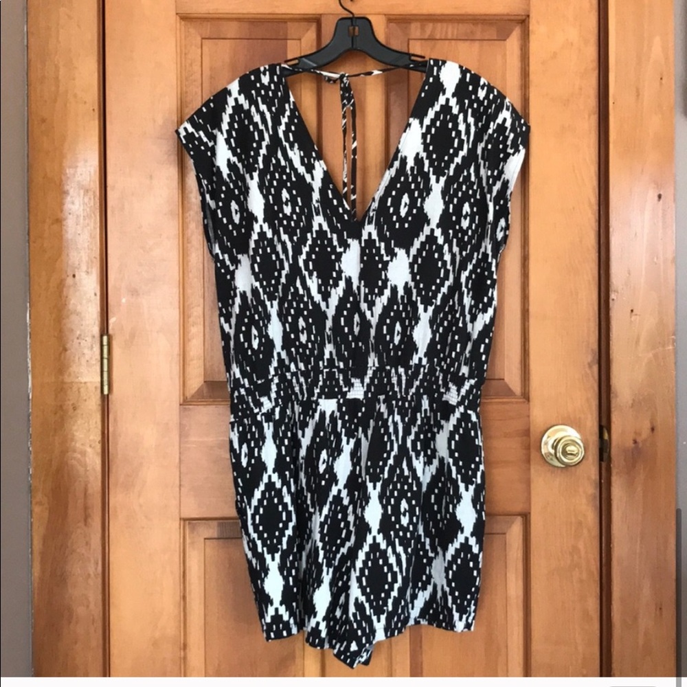 ⚡️3/$20⚡️LOFT Romper